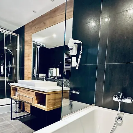 Hotell Limanova 3*