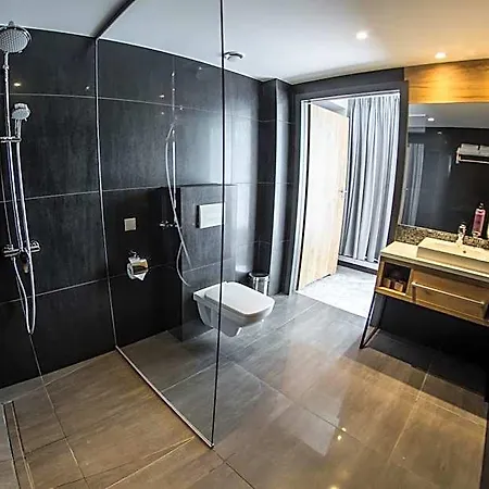 Limanova Hotel 3*